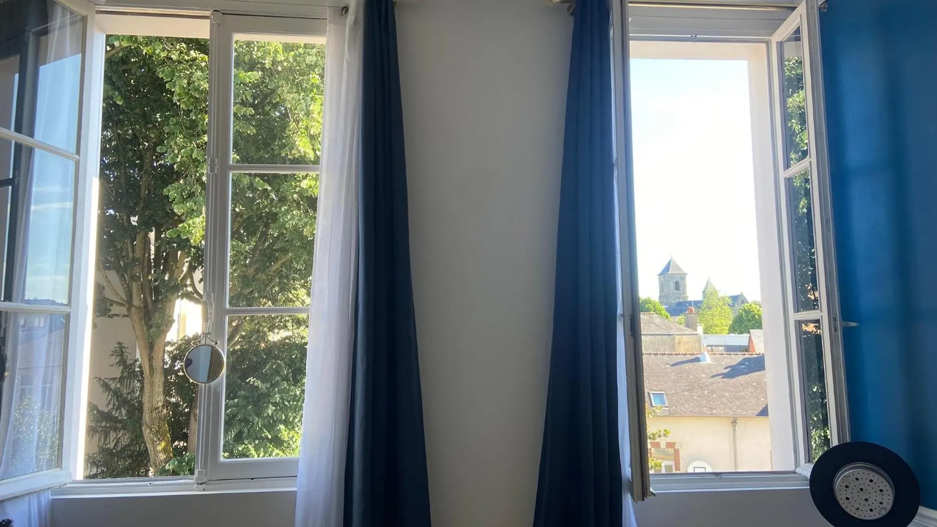 ベッド・アンド・ブレックファスト Chambre Bleue Et Or 16M2 Chez L'Habitant Dans Appartement 100M2 Centre Ville レンヌ
